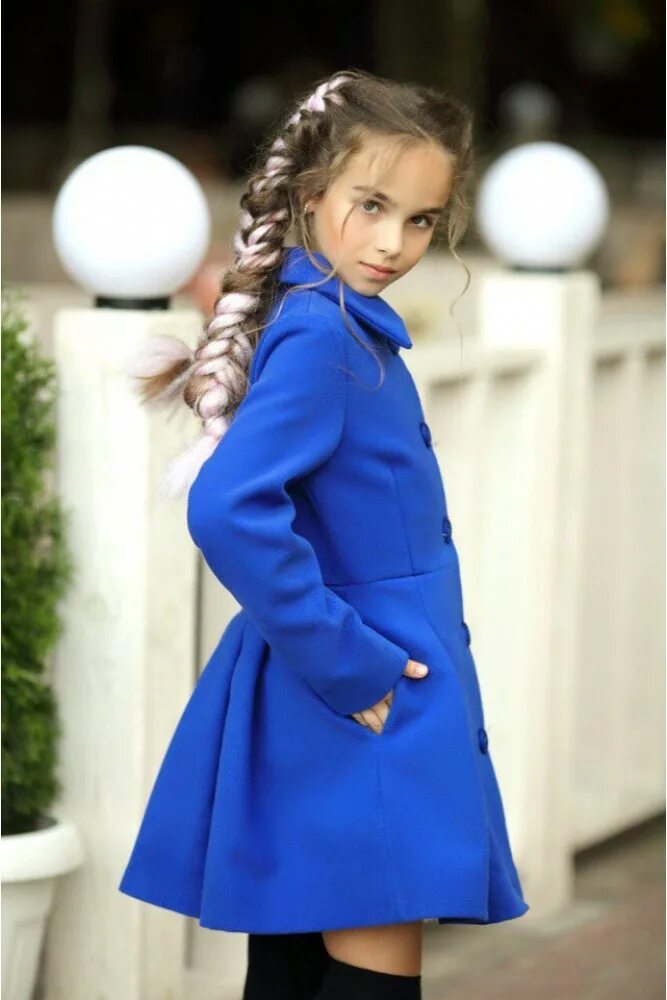 Синее пальто для девочки. Синий пальто девочка. Детское кашемировое пальто. Пальто детское демисезонное. Синее пальто детское.