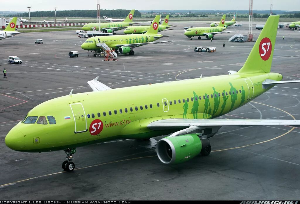 Эссевен авиабилеты. Airbus a319 s7. Airbus a320 s7 Домодедово. Аэробус а319 s7 Airlines. Аэробус а319 с7.