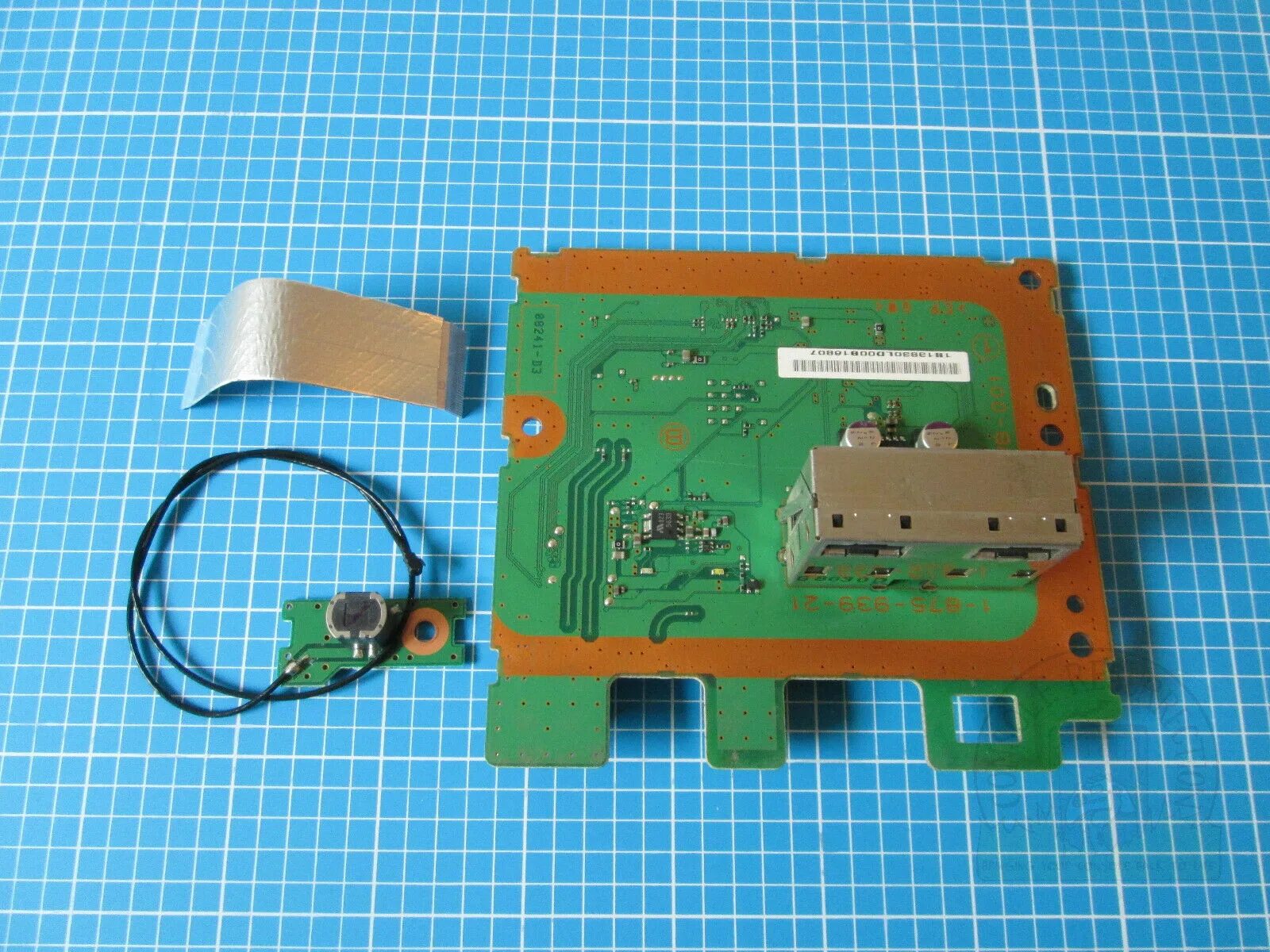 Wifi антенна в playstation. Ps3 wifi. Ps3 wifi. Антенна вай фай на пс 4 как крепиться. Ps3 super slim шлейф блока питания.