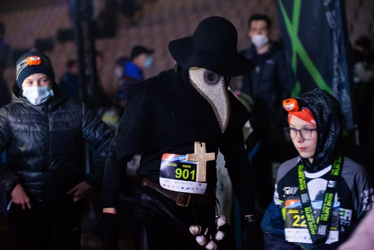 Куда сходить в екатеринбурге ночью. Laser night run. Laser night run 2022 екатеринбург. Light night run екатеринбург. Laser night run екатеринбург.