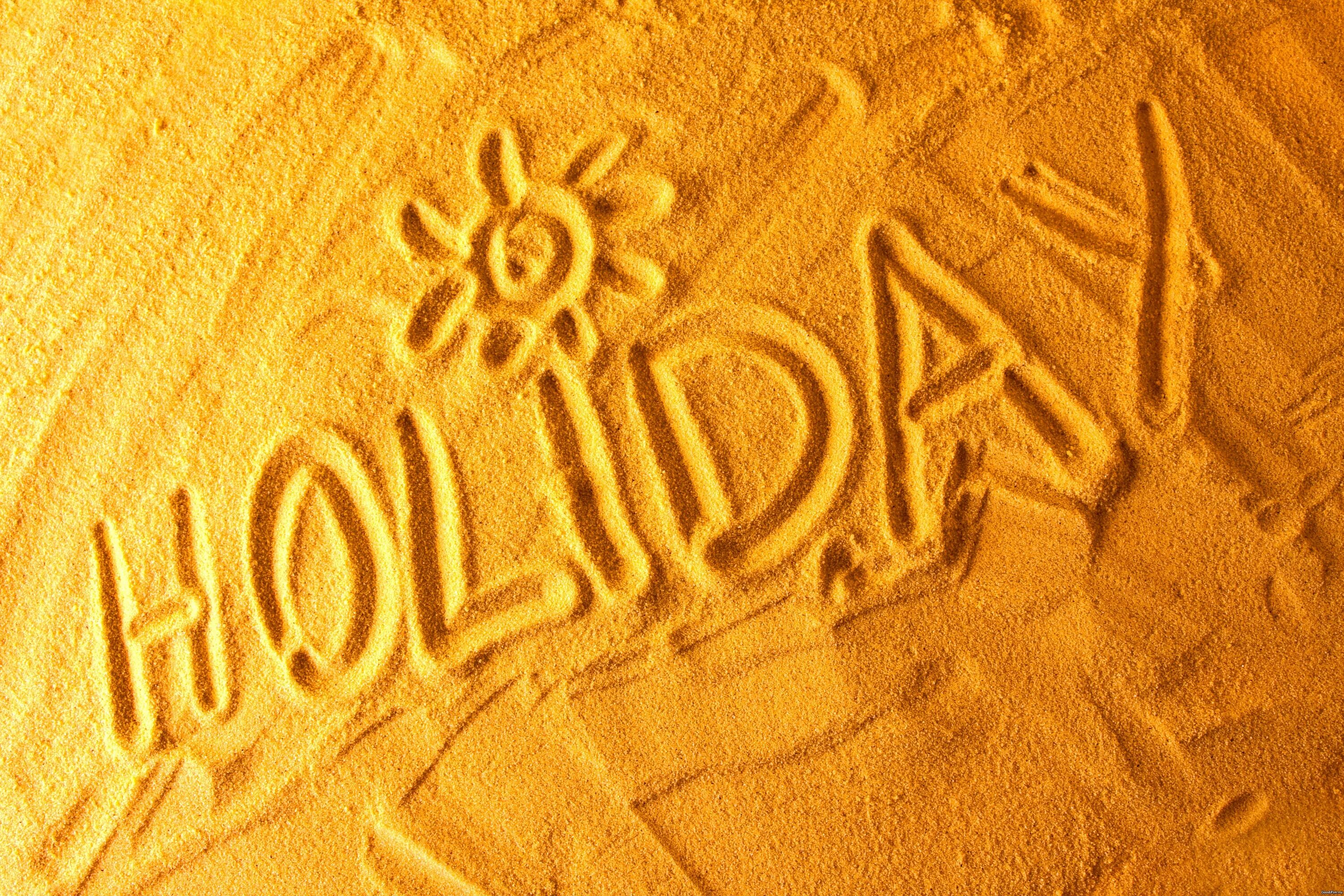 My good holiday. Надпись на песке. Отпуск надпись на песке. Надпись на песке лето. Солнце на песке.