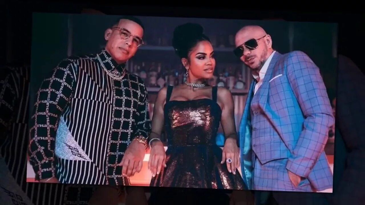 Pitbull daddy. Daddy yankee and pitbull. daddy yankee с женой. танцовщица из клипа дэдди янки.