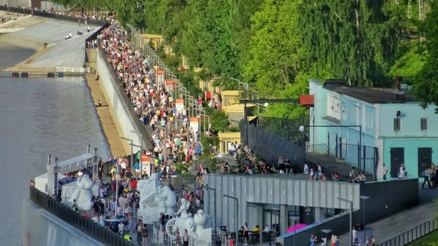 Какое будет лето в перми. Набережная Пермь. Набережная реки Кама Пермь. Новая набережная Пермь. Набережная Пермь Пермь 1.