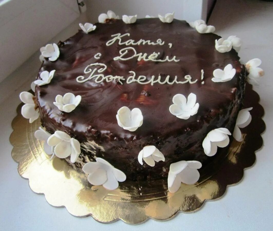Торт с ягодами. Декор торта с надписью. Украсить торт птичье молоко. Украшение торта надписями. Торт маме на день рождения.
