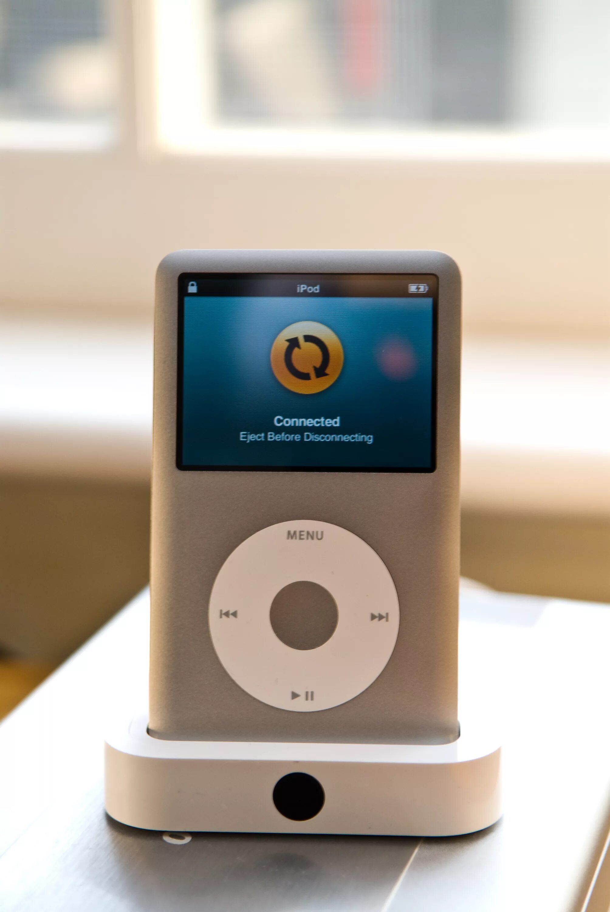 Iphone pleer. IPOD Classic 5.5. IPOD Classic 6. Плеер Apple IPOD Classic. IPOD Nano Classic.