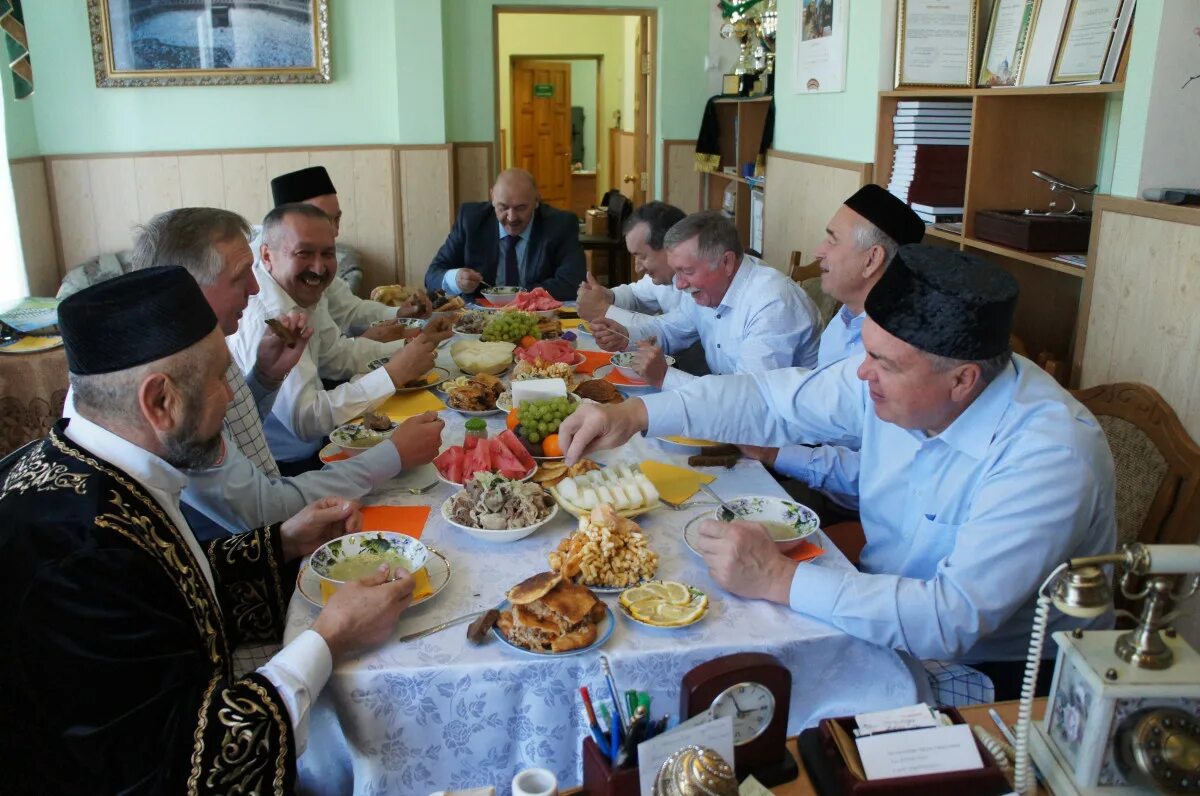 Корбан гаете с праздником. Ураза байрам. Праздничный стол на Ураза байрам. Курбан байрам у татар.