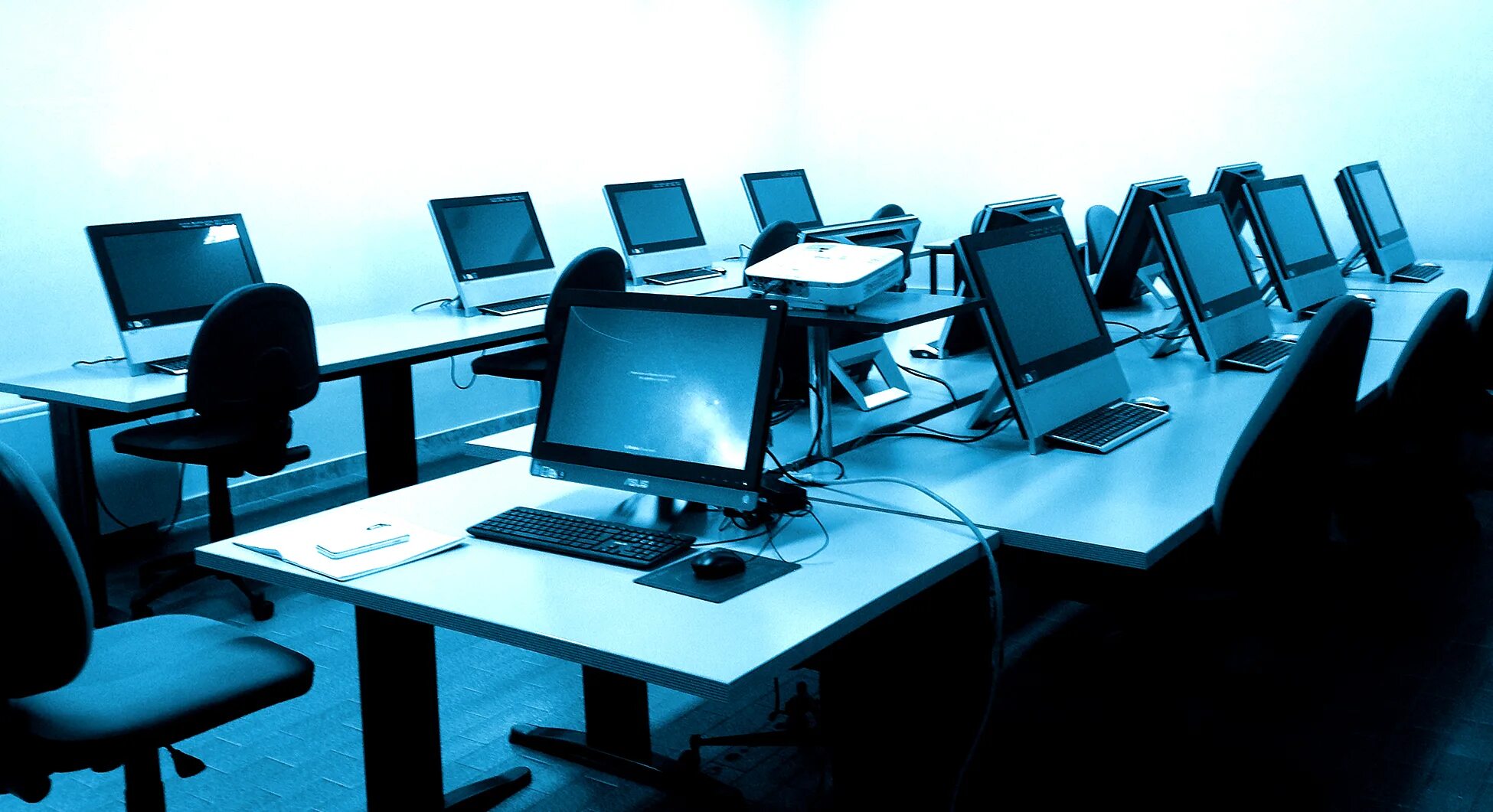 Информатика. Информатика компания. Рабочий стол для информатики. Фотообои для кабинета информатики. Nobr ege informatika