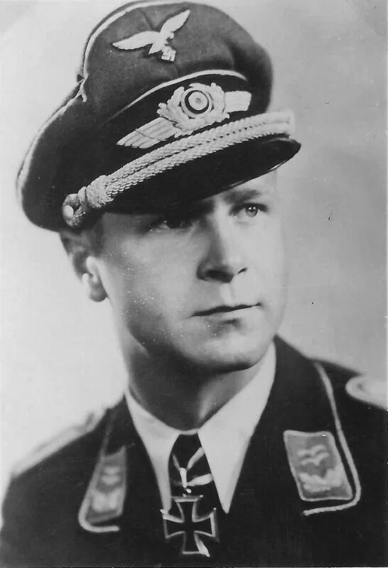 Пилоты люфтваффе 1941 1945. Роммель в африке. Шведы luftwaffe. Люфтваффе оберлейтенант. Форма летчиков люфтваффе 1941.