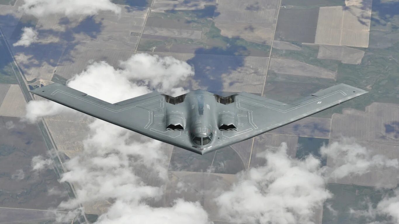 B-2 Spirit: стелс-бомбардировщик. Стелс b2 самолет невидимка. Самолет б 2 спирит. Стелс бомбардировщик б2.