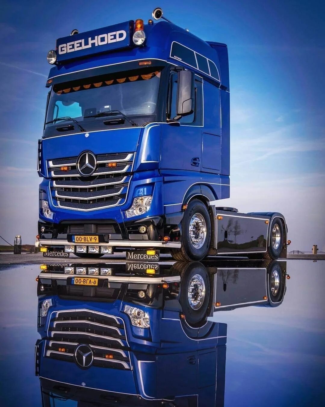 Грузовые автомобили европы. Mercedes Actros 1850. 2020 Mercedes Actros Semi Truck. DAF Iveco man. Красивый тягач.