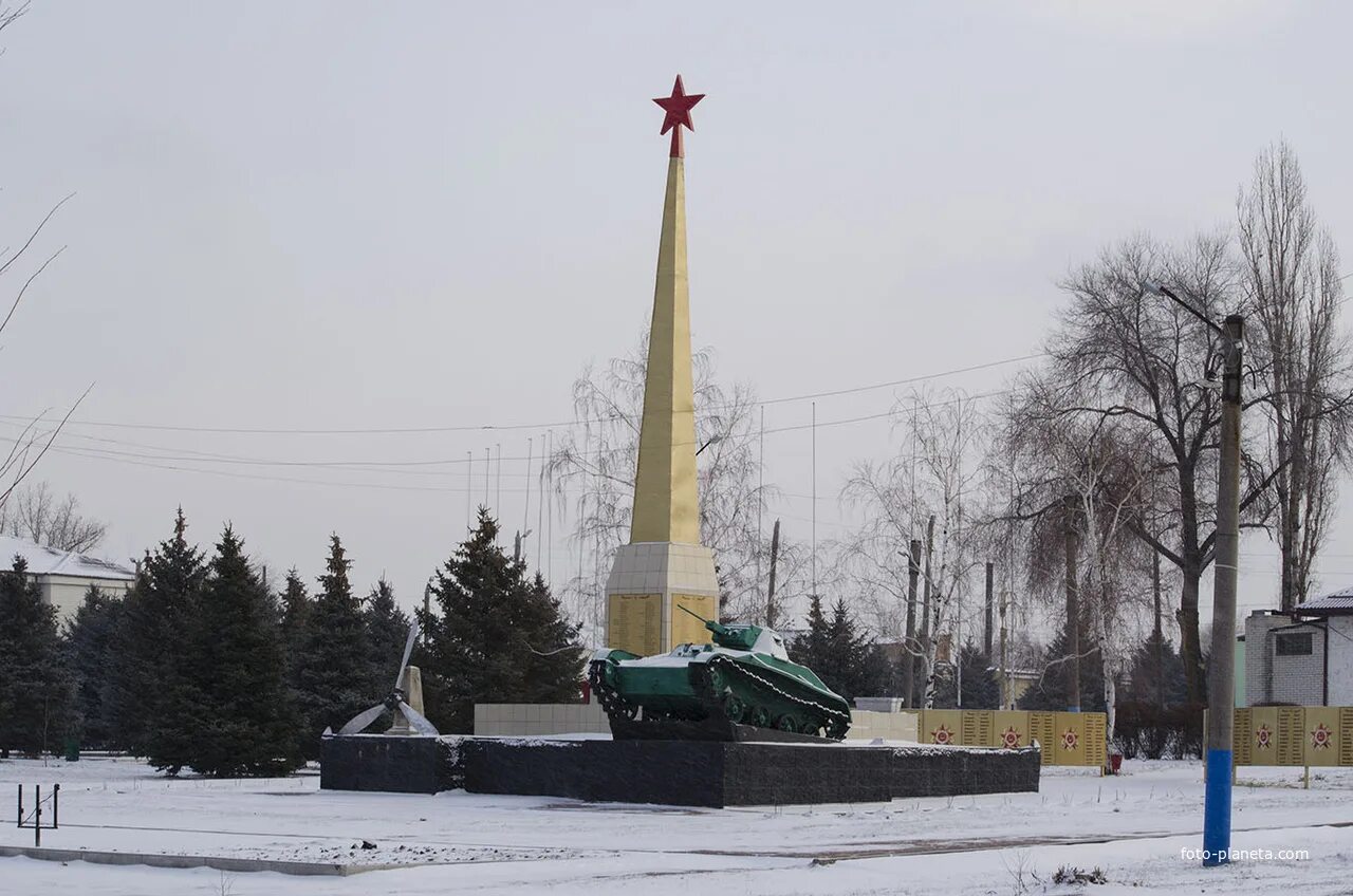 Поселок каменский. Посёлок глубокий Каменский район Ростовская область. Поселок глубокий Каменского района Ростовской области. Каменский район Ростовская область памятник. Примечательности поселок глубокий Каменский район.