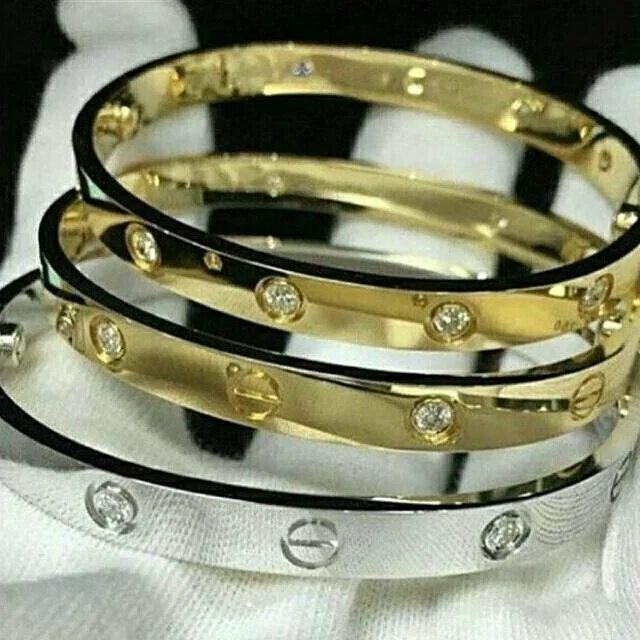 Люксовые реплики. Браслеты Люкс Картье. Cartier 750 52833a. Cartier Love Bracelet. Cartier Love реплика.