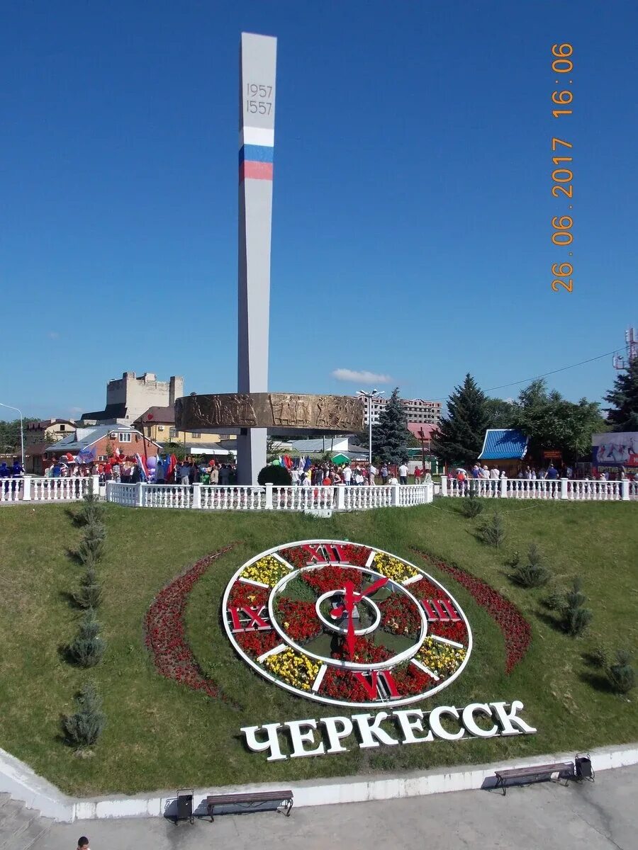 Есть ли в черкесске. Карачаево-Черкесская Республика столица город Черкесск. Карачаево Черкесия зеленый остров. Зеленый остров арка Черкесск.