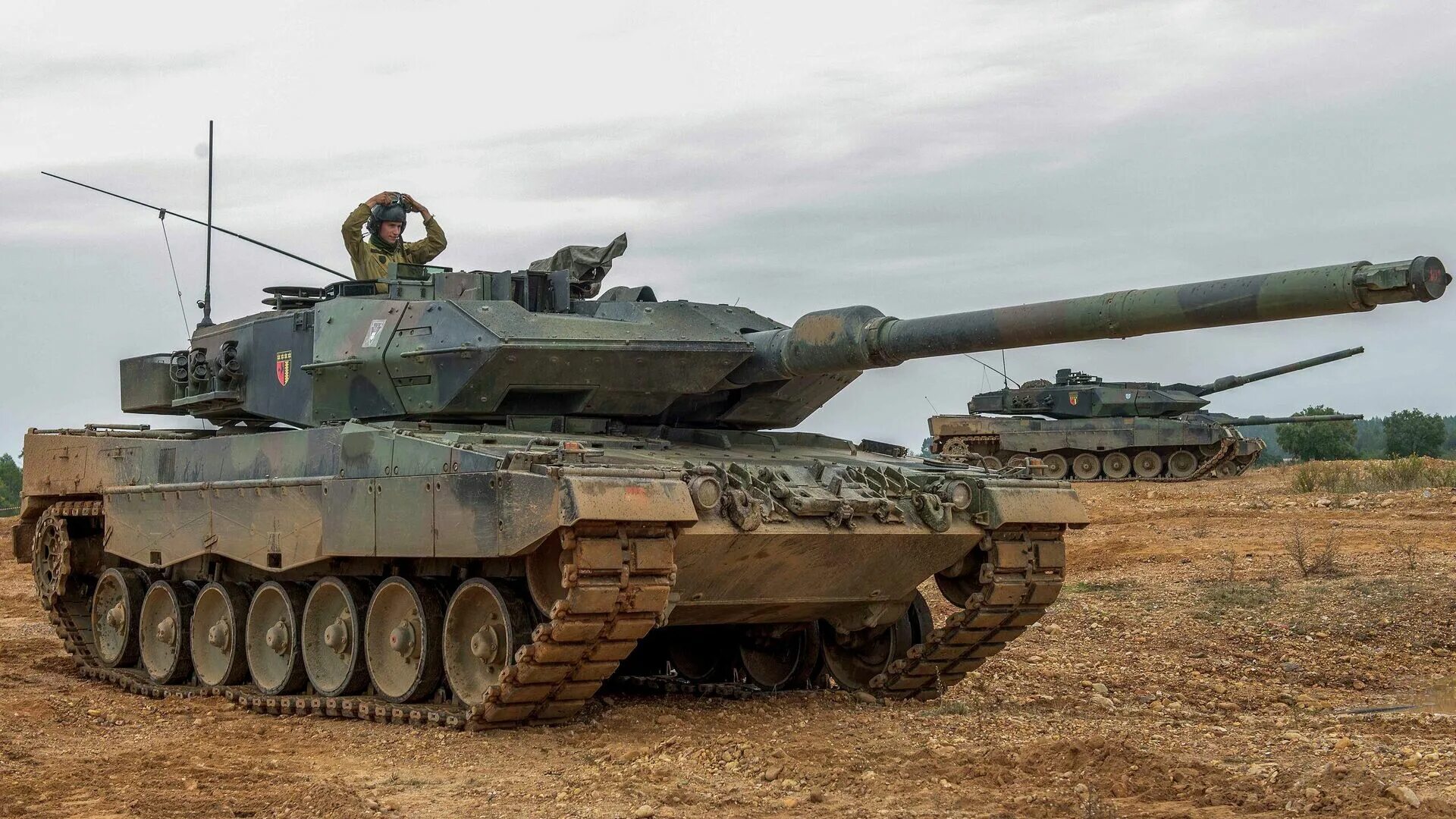 Леопард 2 количество. Танк Leopard 2a6. Танки Leopard 2a6. Leopard 2a6 Portugal. Абрамс леопард Челленджер.