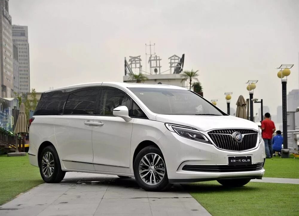 Семейный автомобиль 2024 какие автомобили. Minivan Buick gl8. Бьюик минивэн gl8 2021. Buick gl8 2019. Buick gl8 2017.