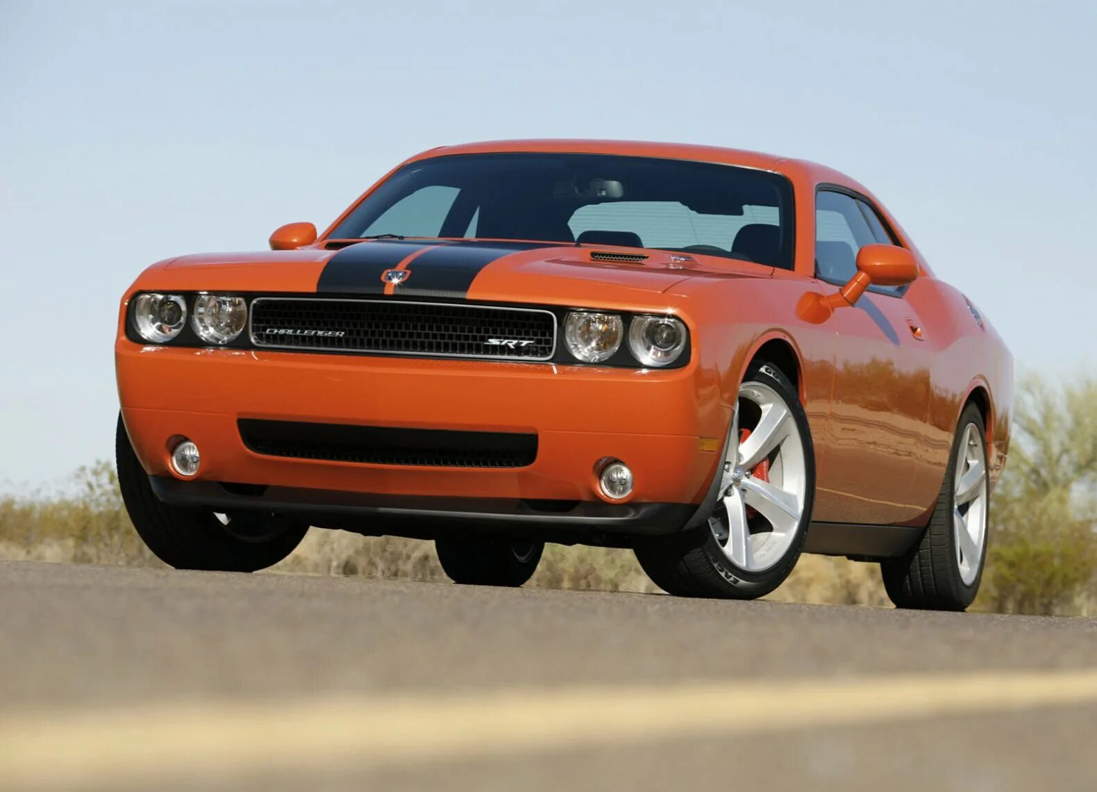 Машина додж челленджер. Dodge Challenger srt8. Dodge Challenger Challenger srt8. Додж Челленджер СРТ 8. Додж Челленджер СРТ 2008.