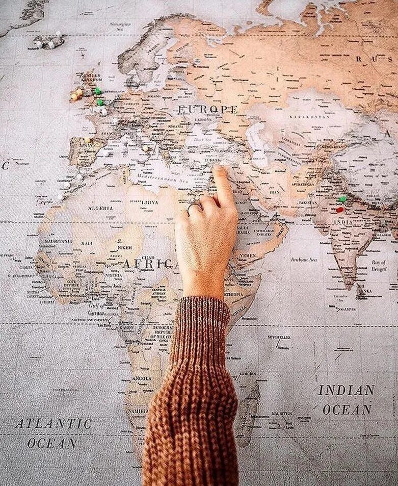 Найти страну сайта. Карта путешествий. Путешественник в карете. Карта с отметками о путешествиях. Путешествия по странам.