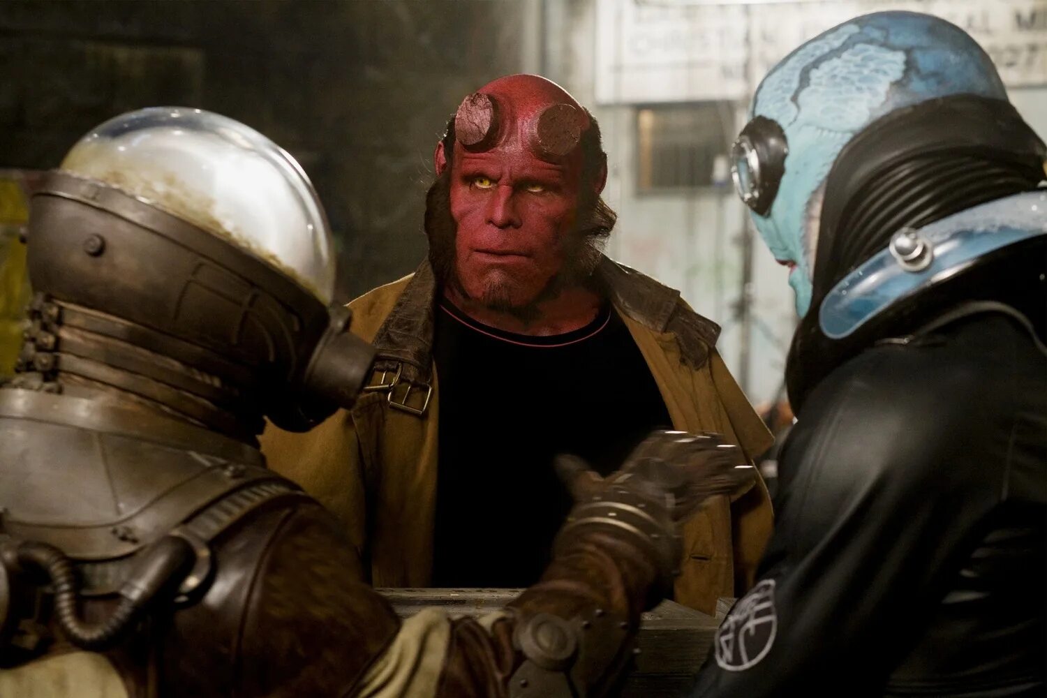 хеллбой герой из пекла 2. хеллбой 3 золотая армия. хеллбой 1994. фильм хеллбой золотая армия. хеллбой гильермо дель торо.