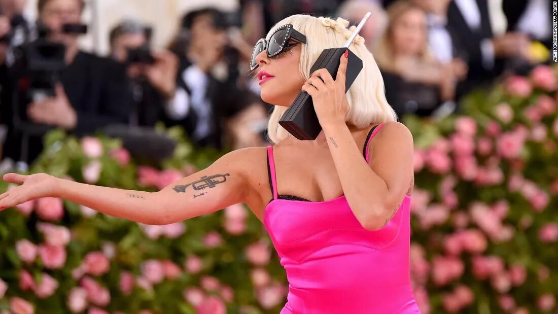 Леди галом. Lady gaga met gala 2019. Карди мет гала 2019. Леди гага мет гала. Леди гага мет гала 2022.
