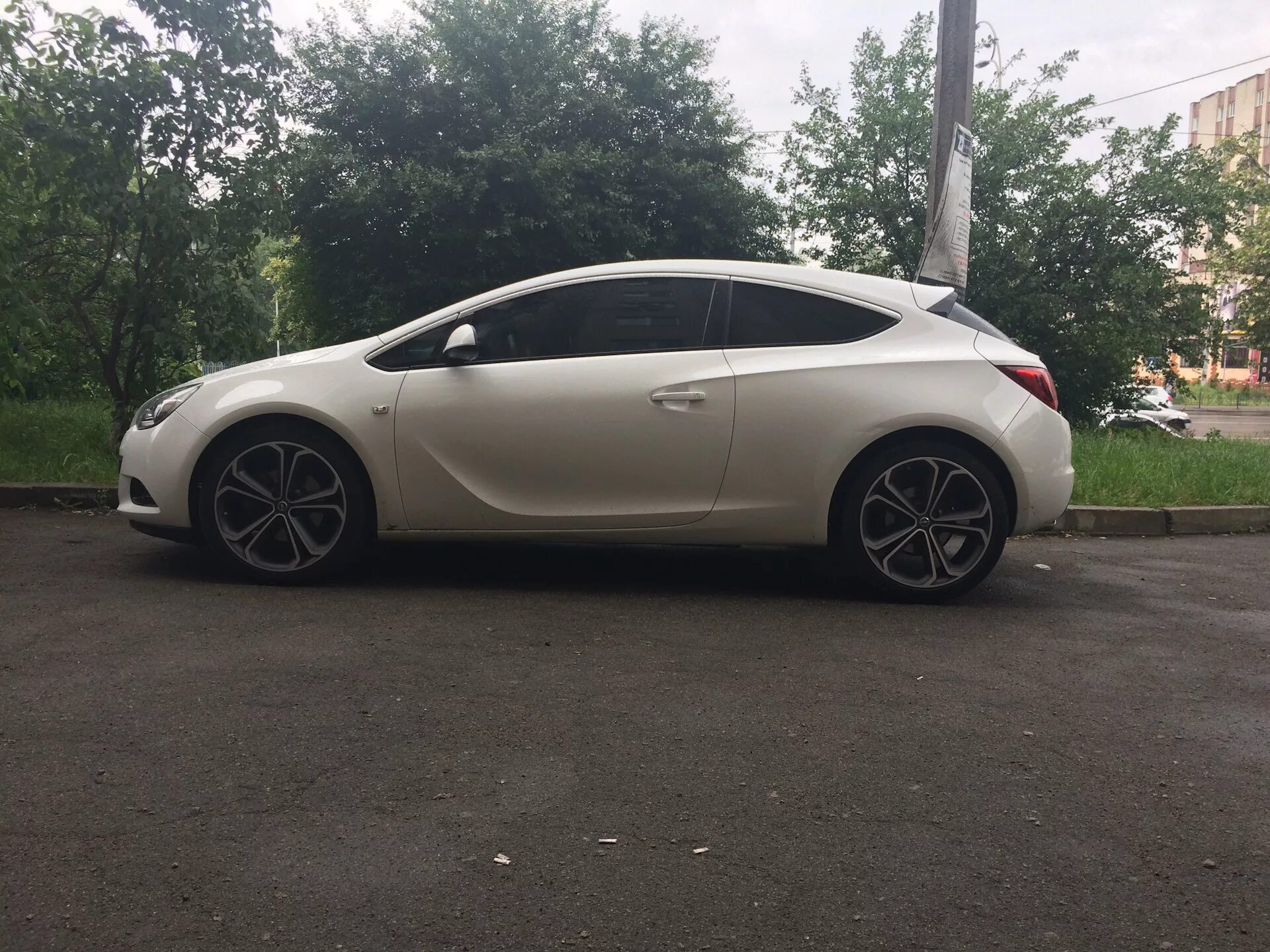 Диски на opel astra gtc. Диски opel astra j gtc r20. opel astra gtc диски r20.