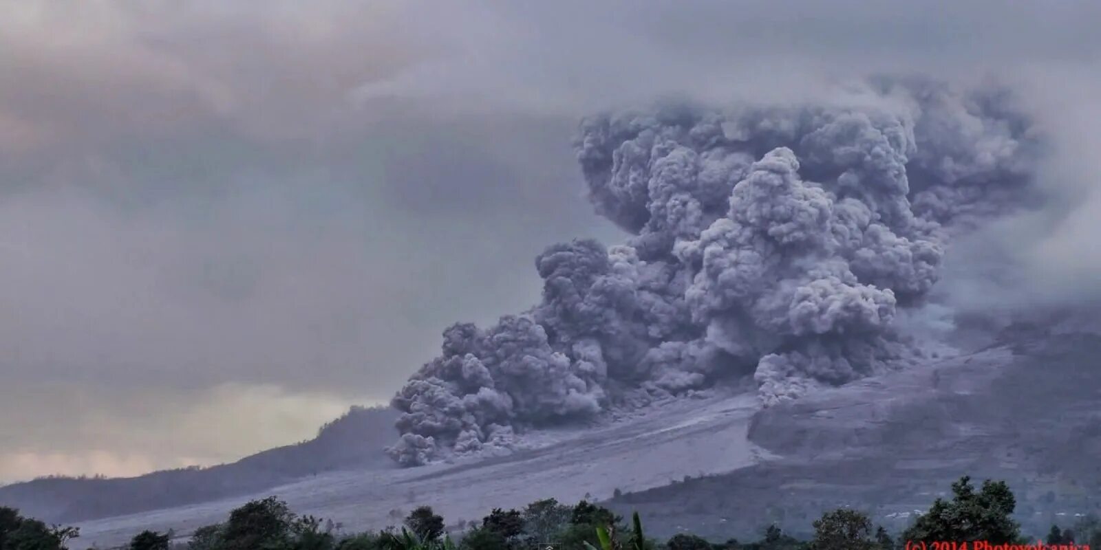 чс вулкан. плоский толбачик вулкан. извержение онтакэ. извержение вулкана в исландии. извержение вулкана тонга 2022.