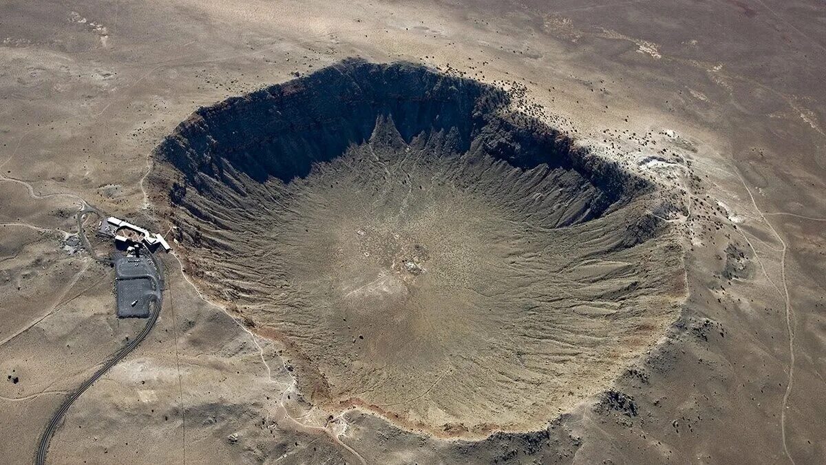 Самый крупный кратер на земле. Кратер Чиксулуб. Ударный кратер Чиксулуб. Метеорит Чиксулуб. Кратер Бэрринджера.