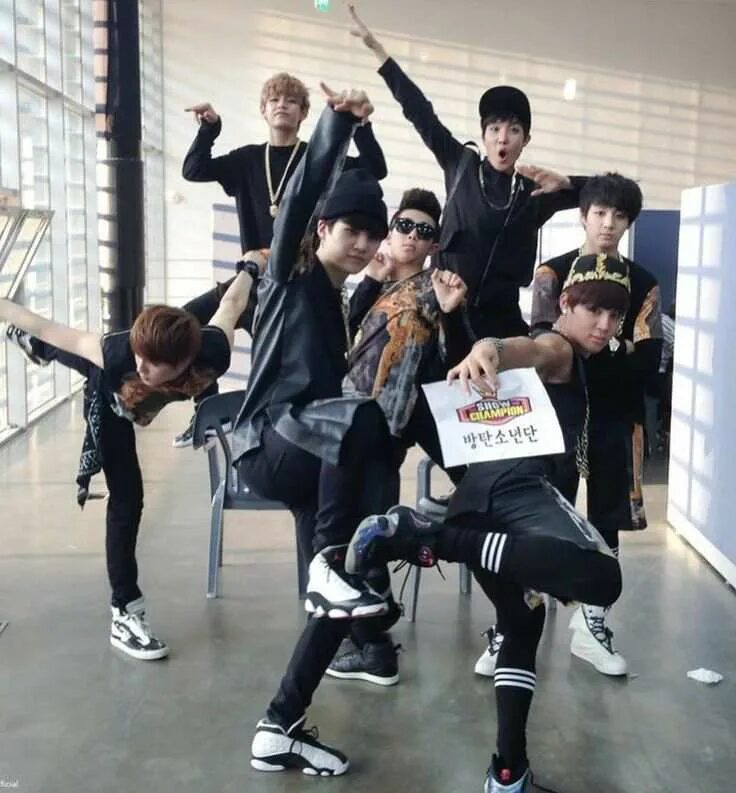 Бтс веселые моменты. Смешные бтс. Втс тэхен. Смешные фото бтс. Bts смешное.