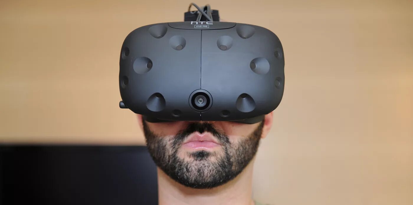 Vr очки шлемы. VR очки HTC Vive. HTC Vive Pro. ВР шлем Oculus. Виртуальная реальность HTC Vive.