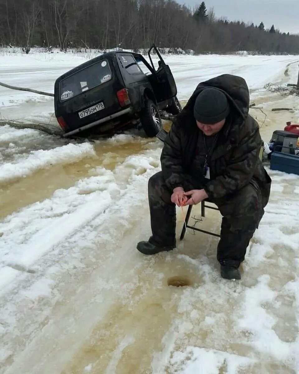 Ловля машин. Приколы на рыбалке. Зимняя рыбалка. Зимняя рыбалка приколы. Шутки про зимнюю рыбалку.