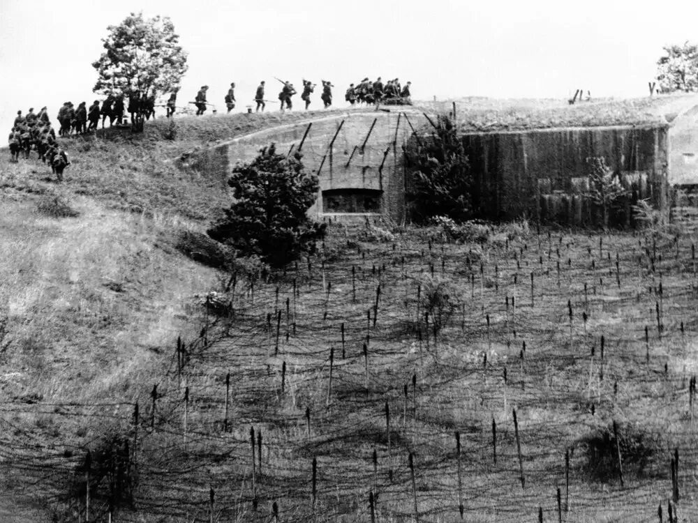Прорыв мажино. Линия мажино 1940. оборонительная линия мажино франция. бункер на линии мажино.. фортификационные сооружения линия мажино.