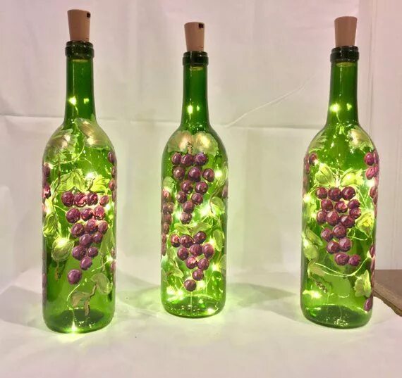 Бутылка декорированная лозой. Декорирование бутылок. Бутылка с виноградом. Декор бутылки виноградная гроздь. Бутылки под виноград.