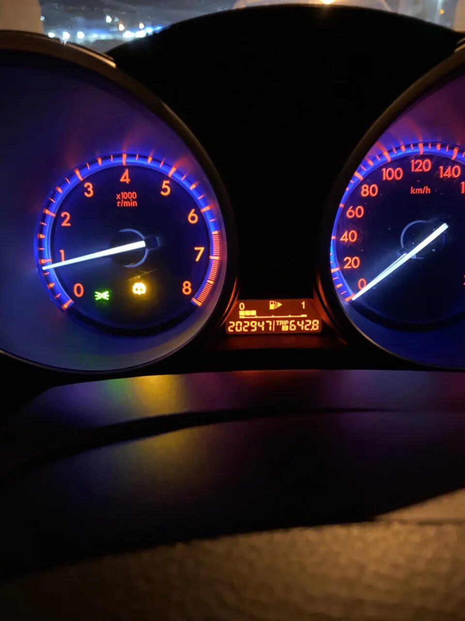 Мазда 3 горит лампочка. Мазда 3 горит подушка безопасности. Мазда 3 горит лампочка. Лампочка прикуривателя и пепельницы мазда 3. Датчик охранной сигнализации на панели мазда 3.