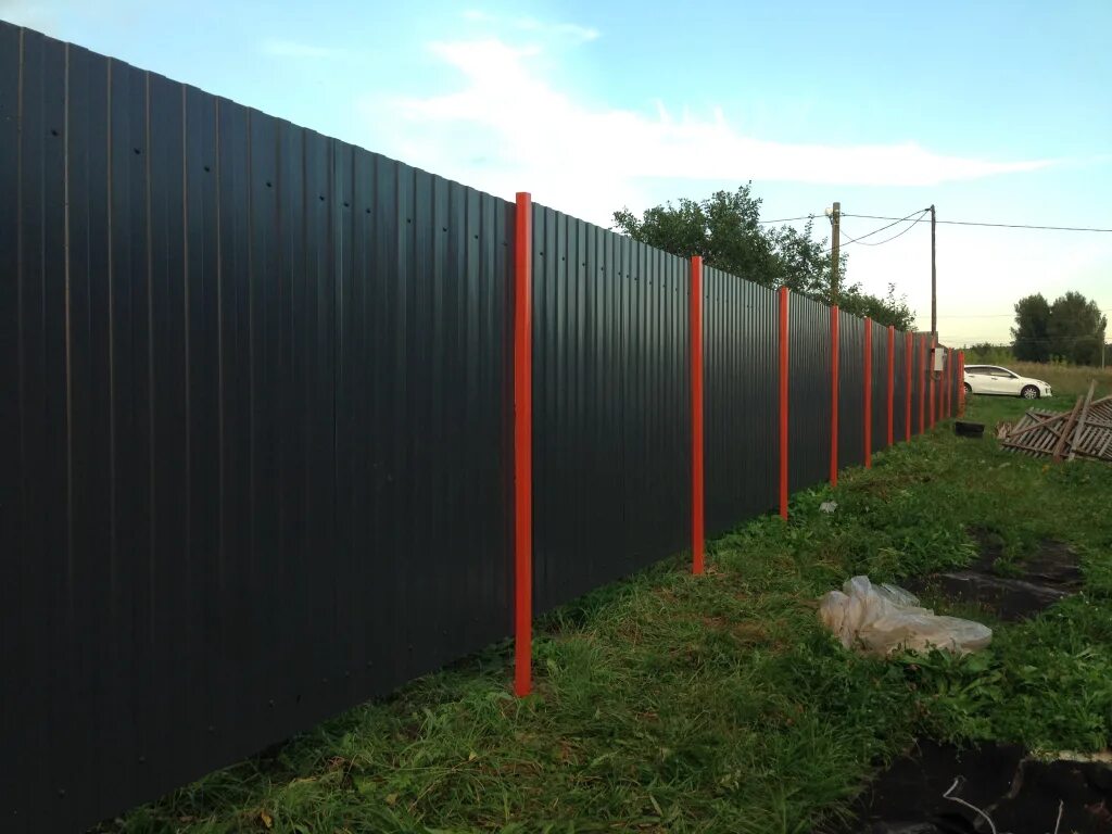 5. двухсторонний забор из профнастила. 3х метровый забор. профнастил зеленый рал 6005. 5 метра.