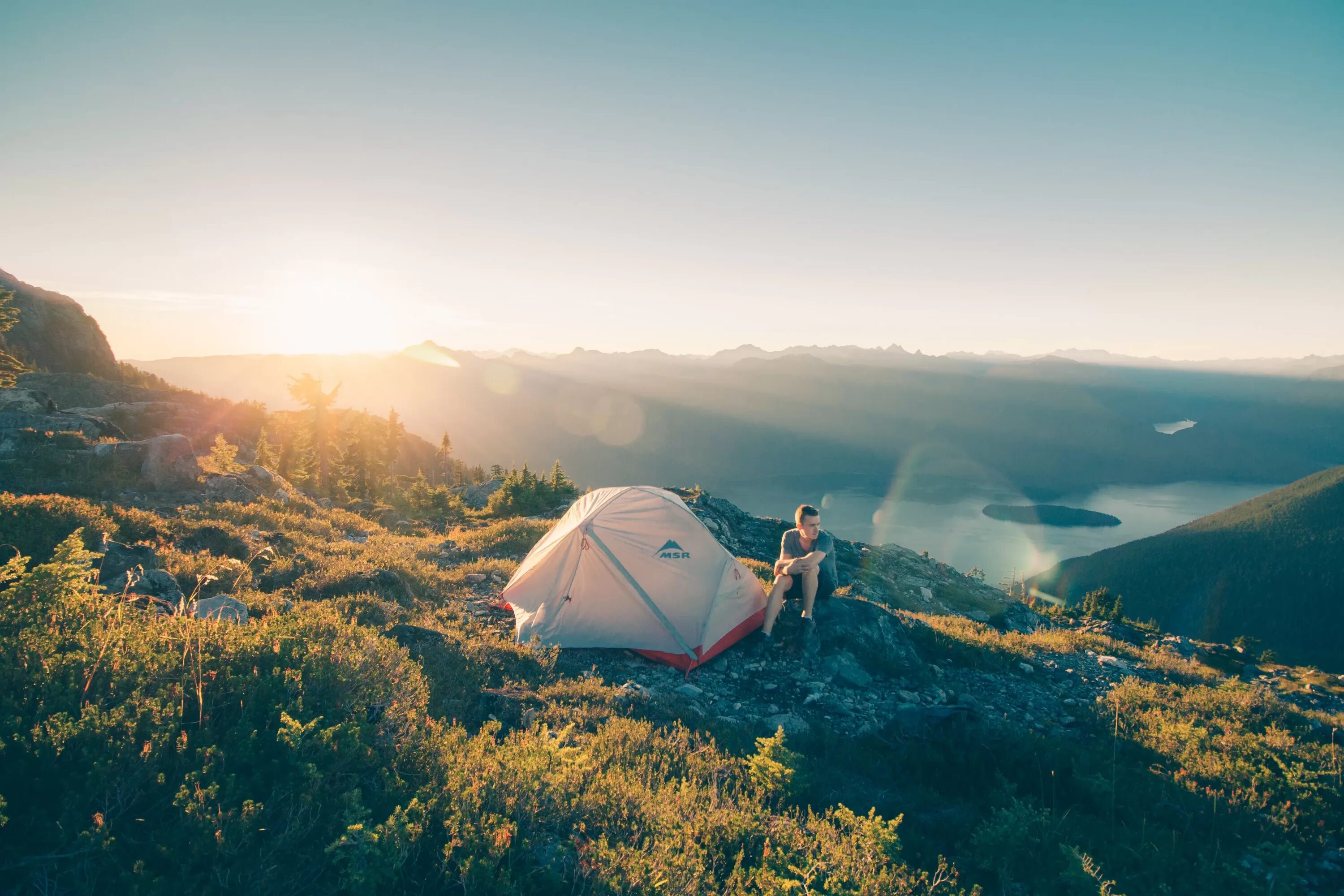 Travel camping. Палатка на природе. Палатка в горах. Палатка для похода в горы. Палатка на горе.