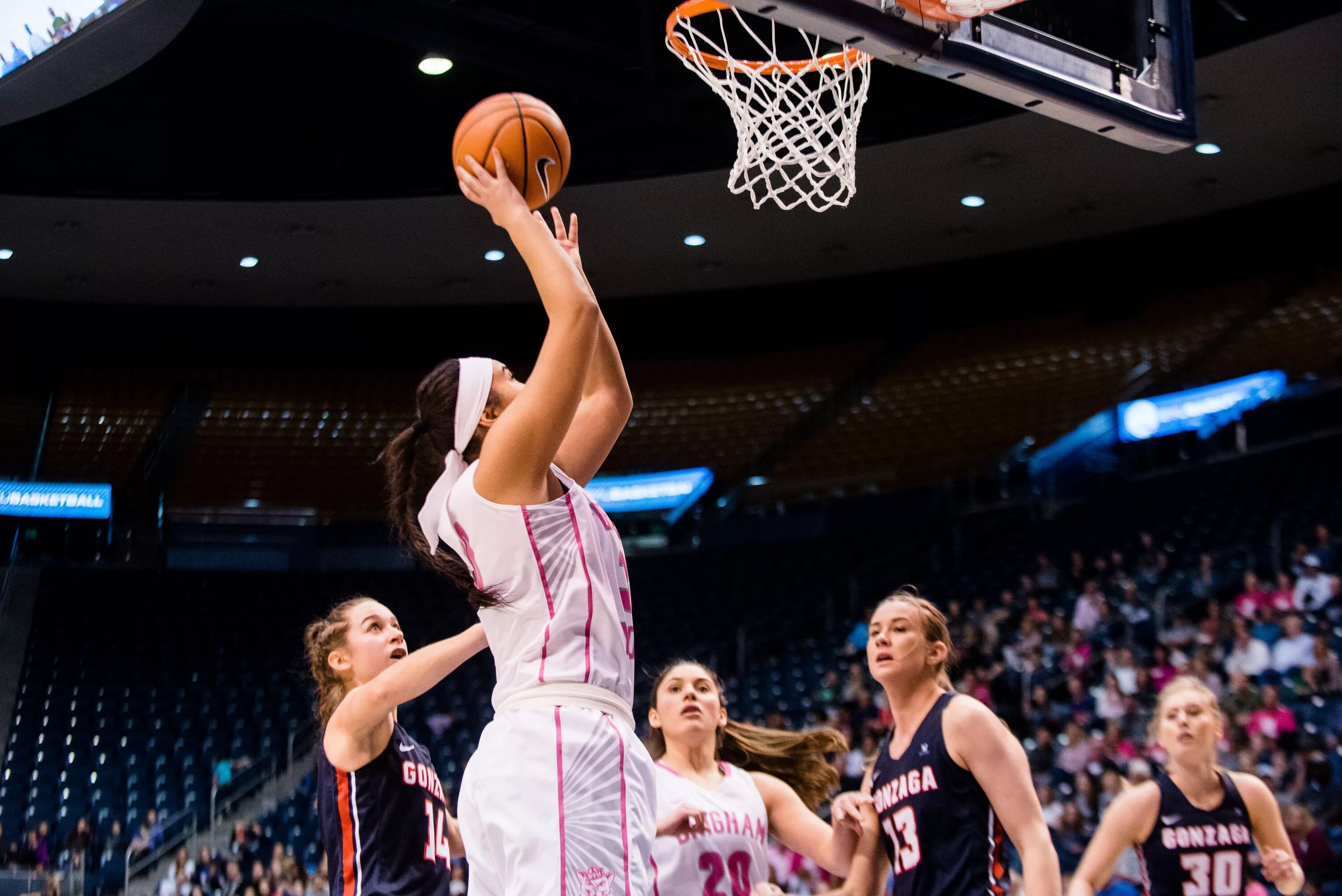 Баскетбол женщины россия. Лиз кембридж баскетболистка. Женский баскетбол. Женский баскетбол. Американская баскетболистка бриттни грайнер.