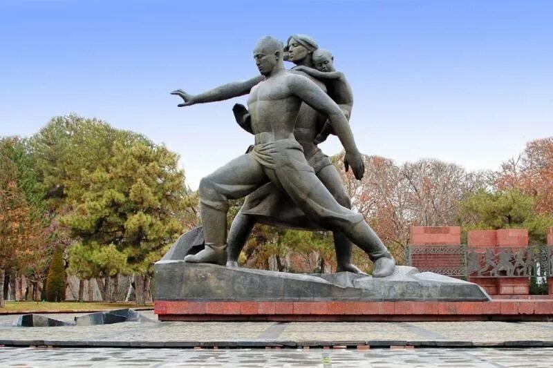 Сходим ташкент. Мемориальный комплекс мужество ташкент. монументальный комплекс мужества ташкент. памятник монумент мужества в ташкенте. памятник землетрясению в ташкенте.
