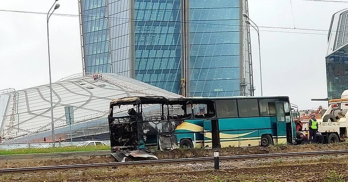 Автобус со строителя. Пожар в санкт-петербург автобус. рольф лахта пожар.