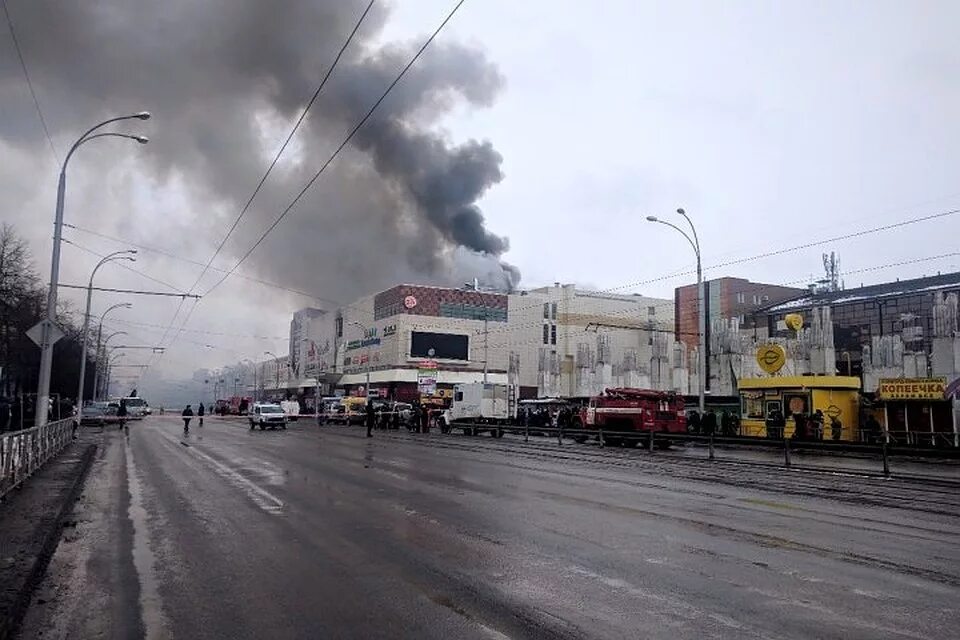 Что сейчас на месте тц зимняя вишня. Зимняя вишня ТЦ. Зимняя вишня торговый центр. Зимняя вишня Кемерово. Зимняя вишня пожар.