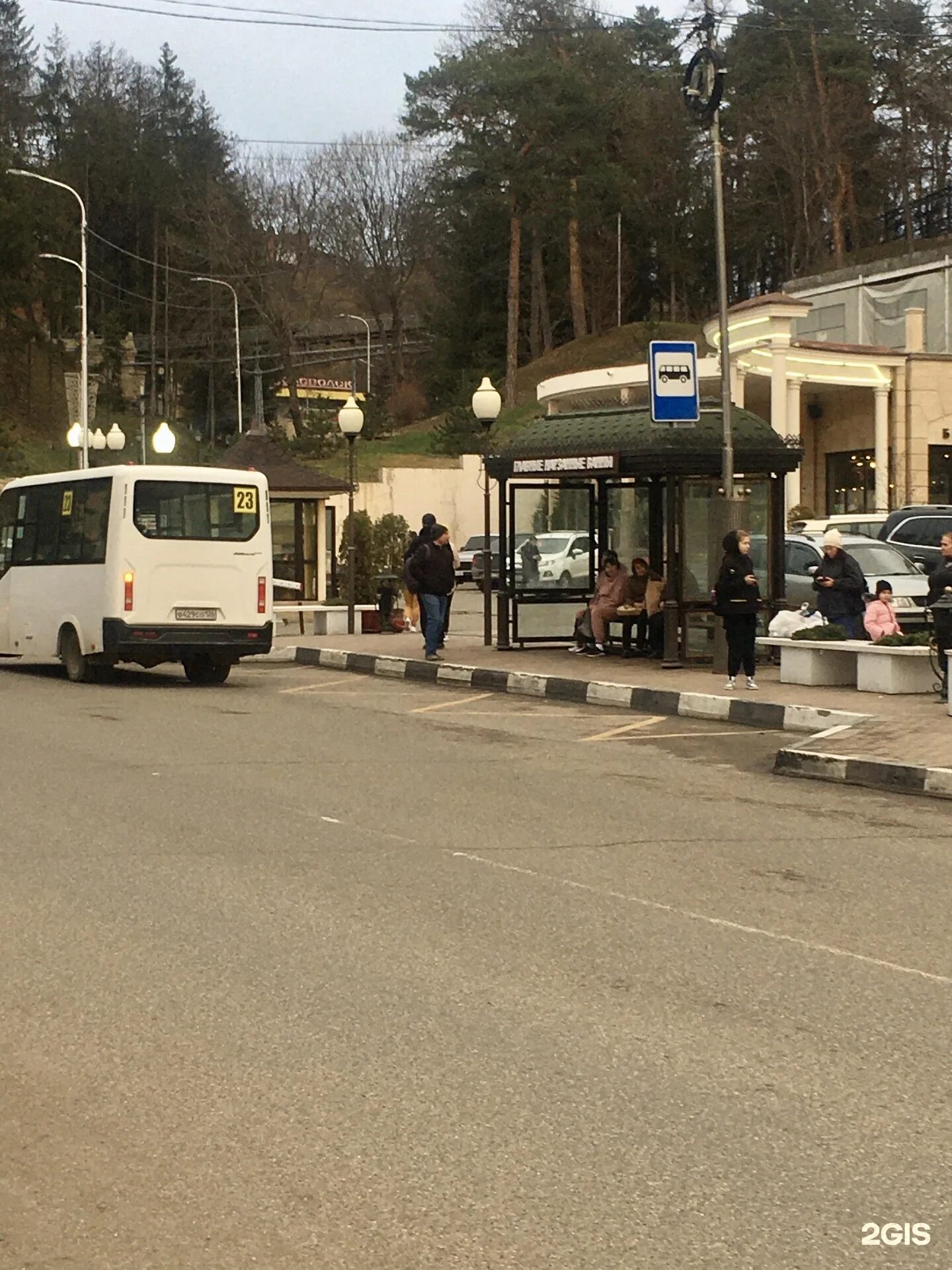 Остановка автобуса. Маршрутная остановка. Курортный бульвар 2 Кисловодск. Сыны Кисловодска автобус.