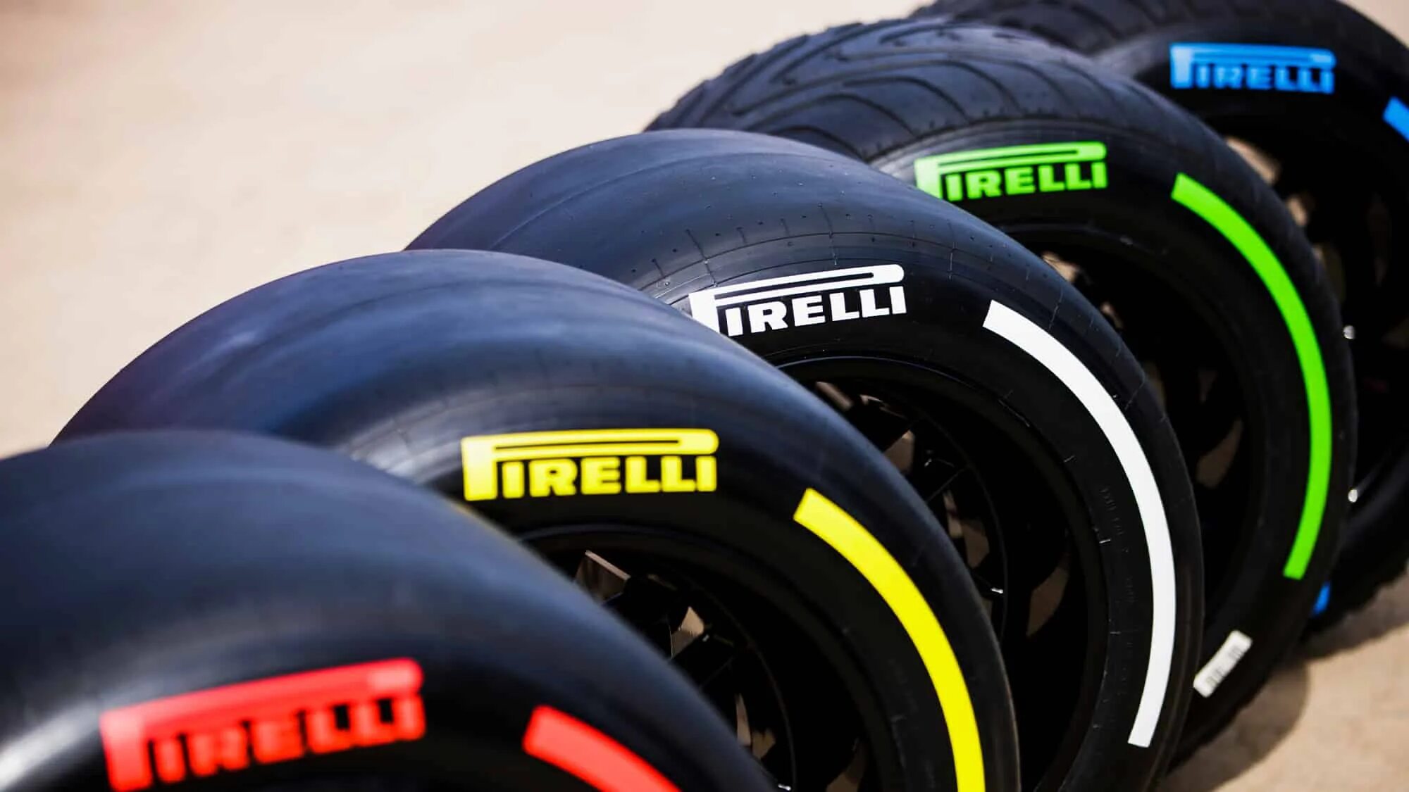Дождевая резина ф1. Pirelli f. Пирелли зеро 1. Pirelli f. Шины ф1 2023 года.