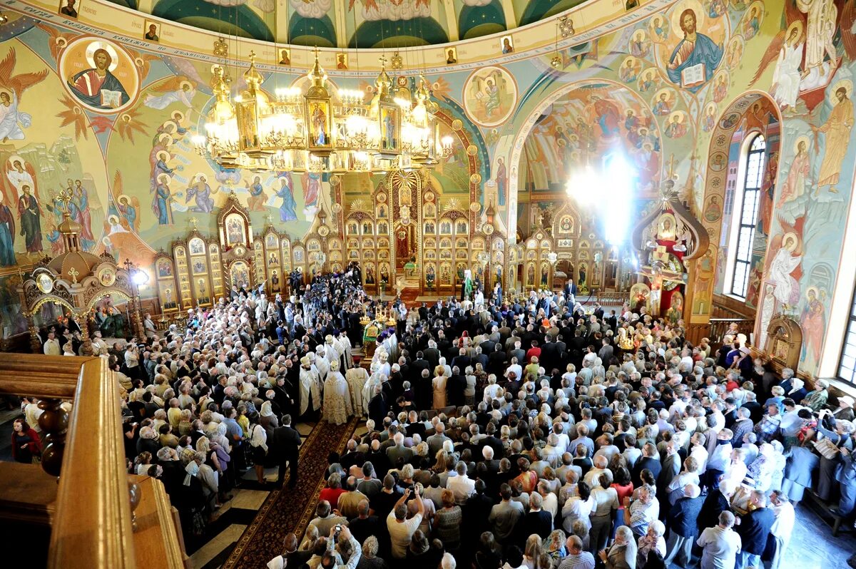 Православная Церковь в Польше. Верующие в храме. Церковный приход. Можно ли посещать храмы