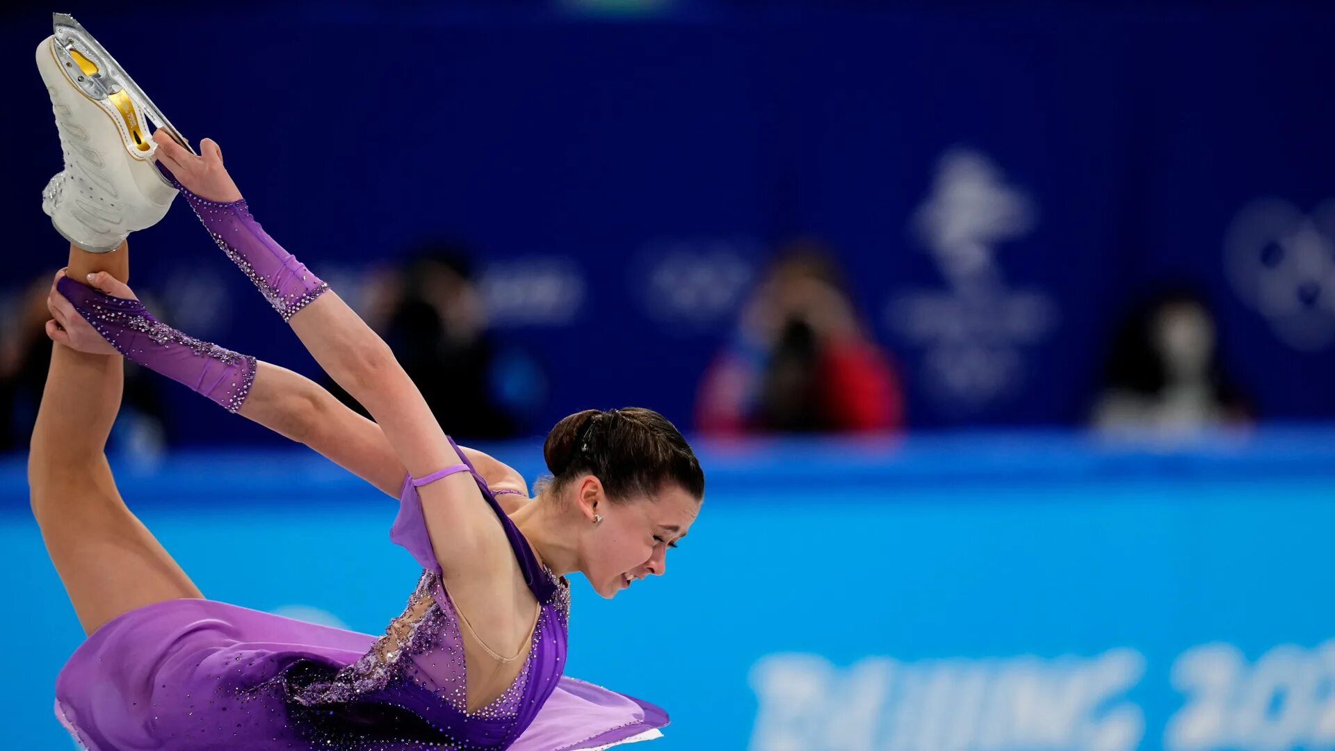 Валиева камила 2021 фигурное катание. Алина загитова олимпиада произвольная. Камила валиева фигуристка 2022. Анна щербакова короткая программа олимпиада 2022. Щербакова анна фигурное катание.