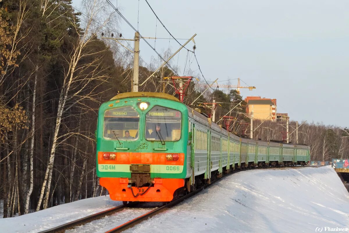 Электрички подлипки дачные лось. Эд4м-0066. Эд4 Локомотив ЦЦПК.