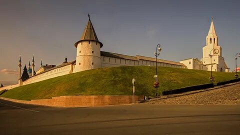 Светом стены древнего кремля