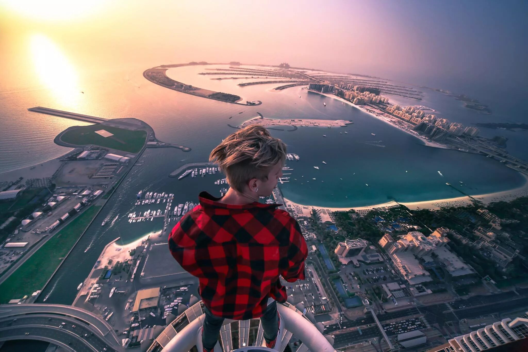 Человек с пистолетом. Типа крутые легавые / hot fuzz (2007). Саймон пегг и ник фрост типа крутые легавые. Романтика апокалипсиса engie. Крутые картинки.