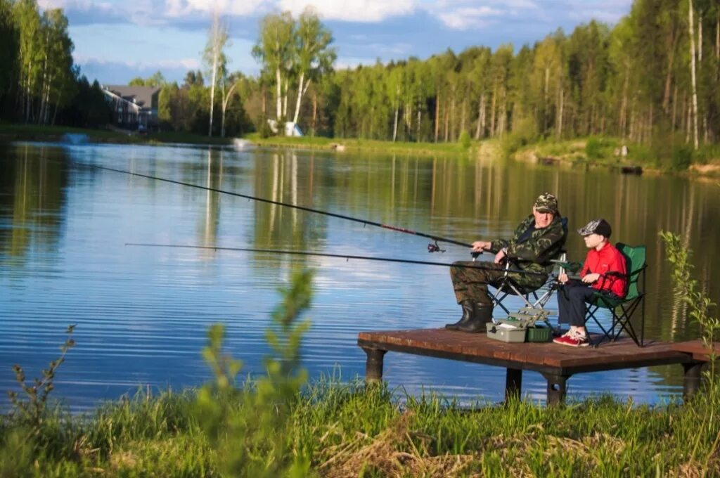 Рыбалка на озере. Курорт Доброград. Рыбалка в Доброграде. Рыбалка в гостинице.