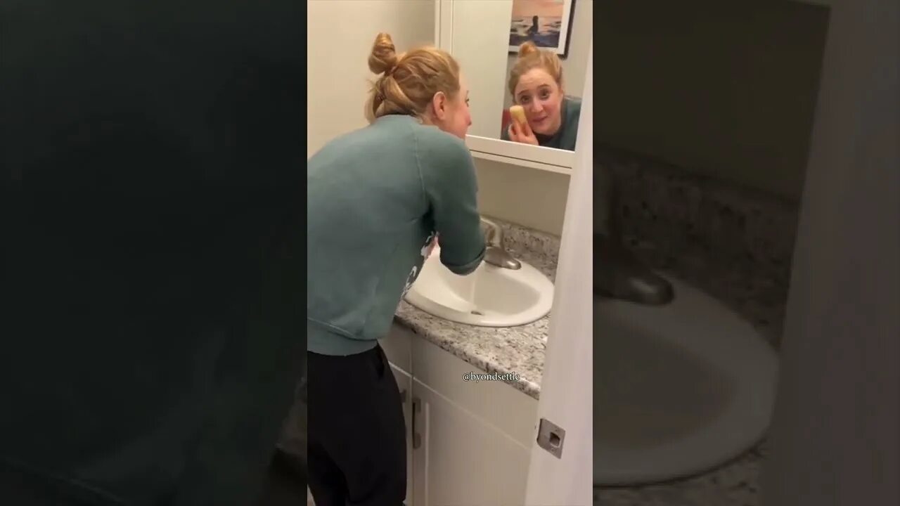 Прикалывается над женой. Прикалывается над женой. Прикалывается над женой. Прикалывается над женой. Издевательства над женой.