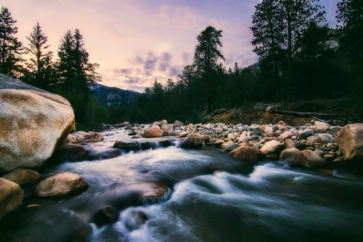 Видеть в течении реки. Горные реки Колорадо. Ручей Водопадный Актру. Водопад Колорадо. Река среди камней.