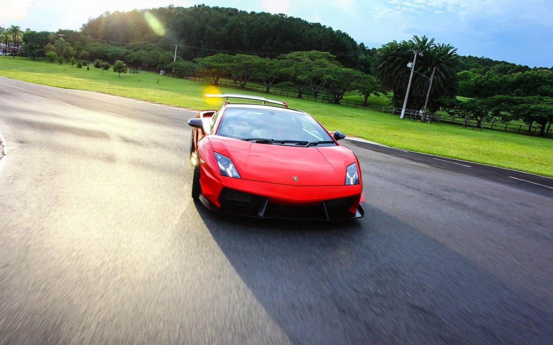 Ламборгини едет. Lamborghini gallardo lp570 sts. стс ламборгини. красная машина на дороге. поворот автомобиля.