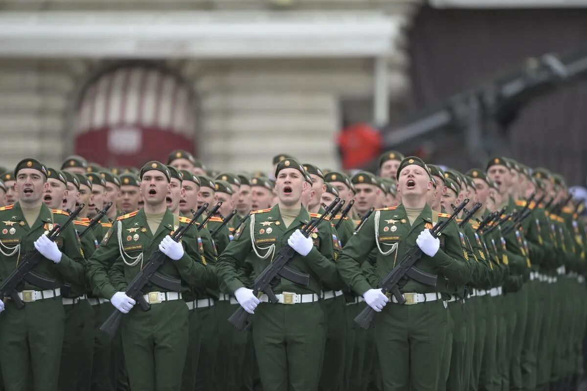 Военный парад. Солдаты на параде. Парад Победы 2010. Парад Победы в Киеве 2010.